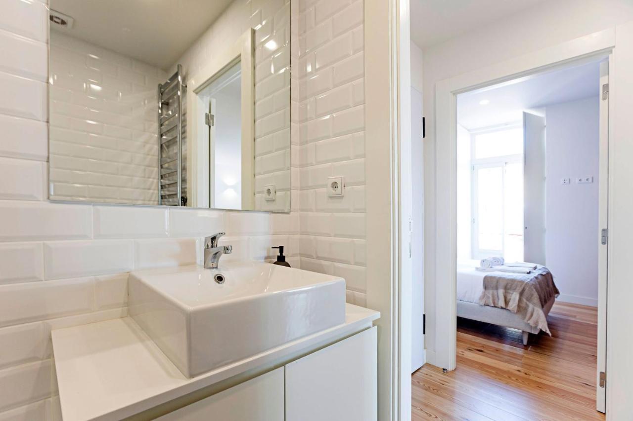 Stunning Duplex Near River By Lovelystay Porto Kültér fotó